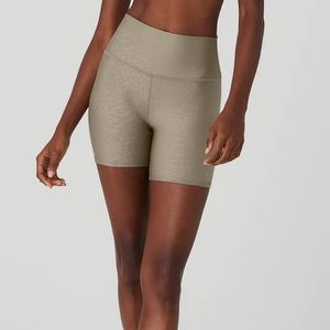 Alo Airlift High-Waited Leopard Debossed 5” Biker Short